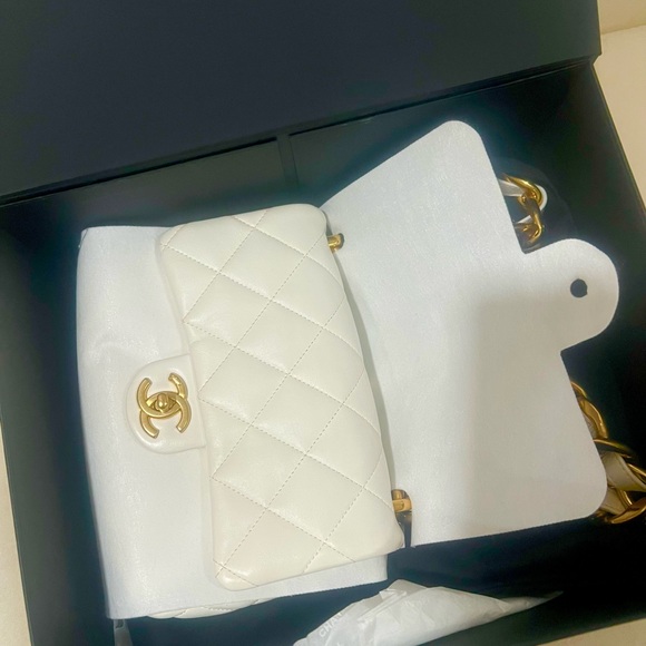 Chanel Small Flap Funky Town White Quilted Leather with Chunky chain - Picture 7 of 16